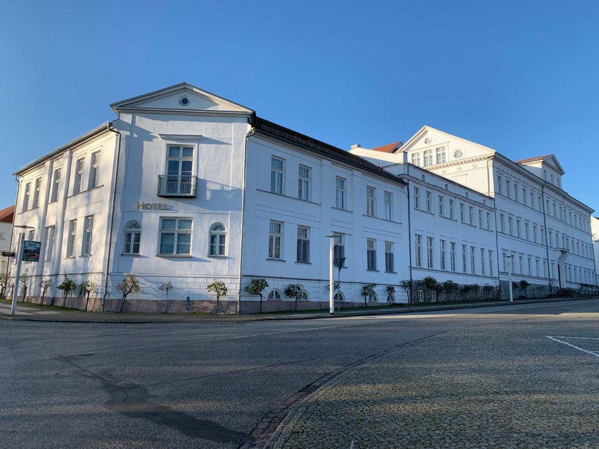 Parkhotel Putbus - Renoviert Seit Februar 2025 Exterior photo